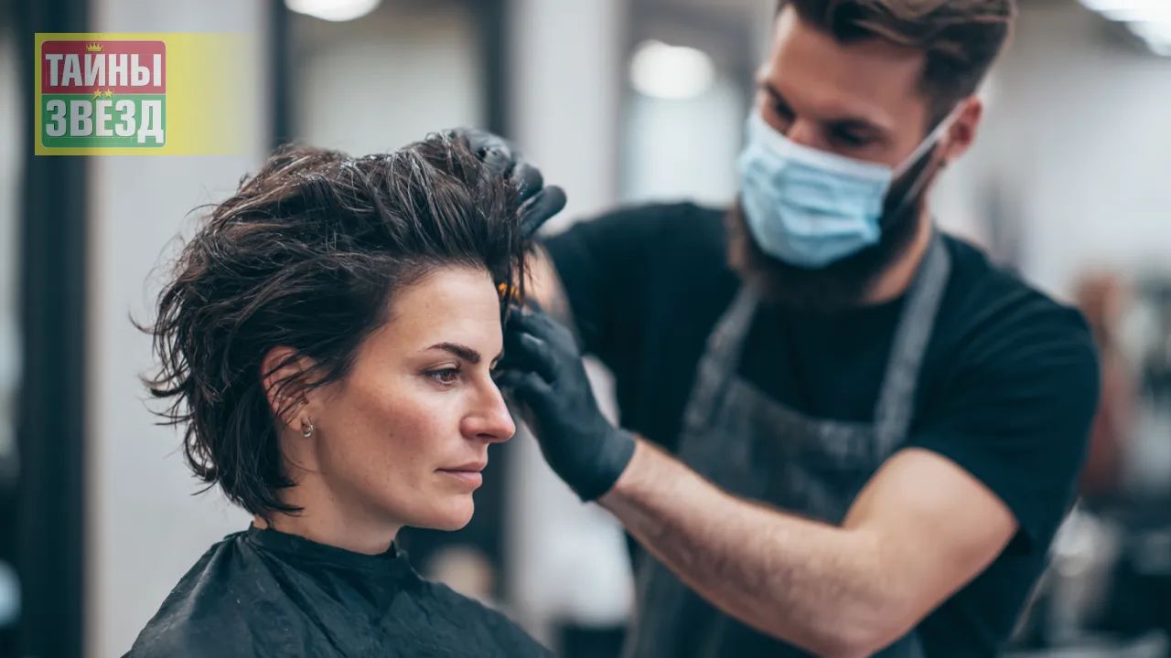 Женщина в парикмахерской, арт