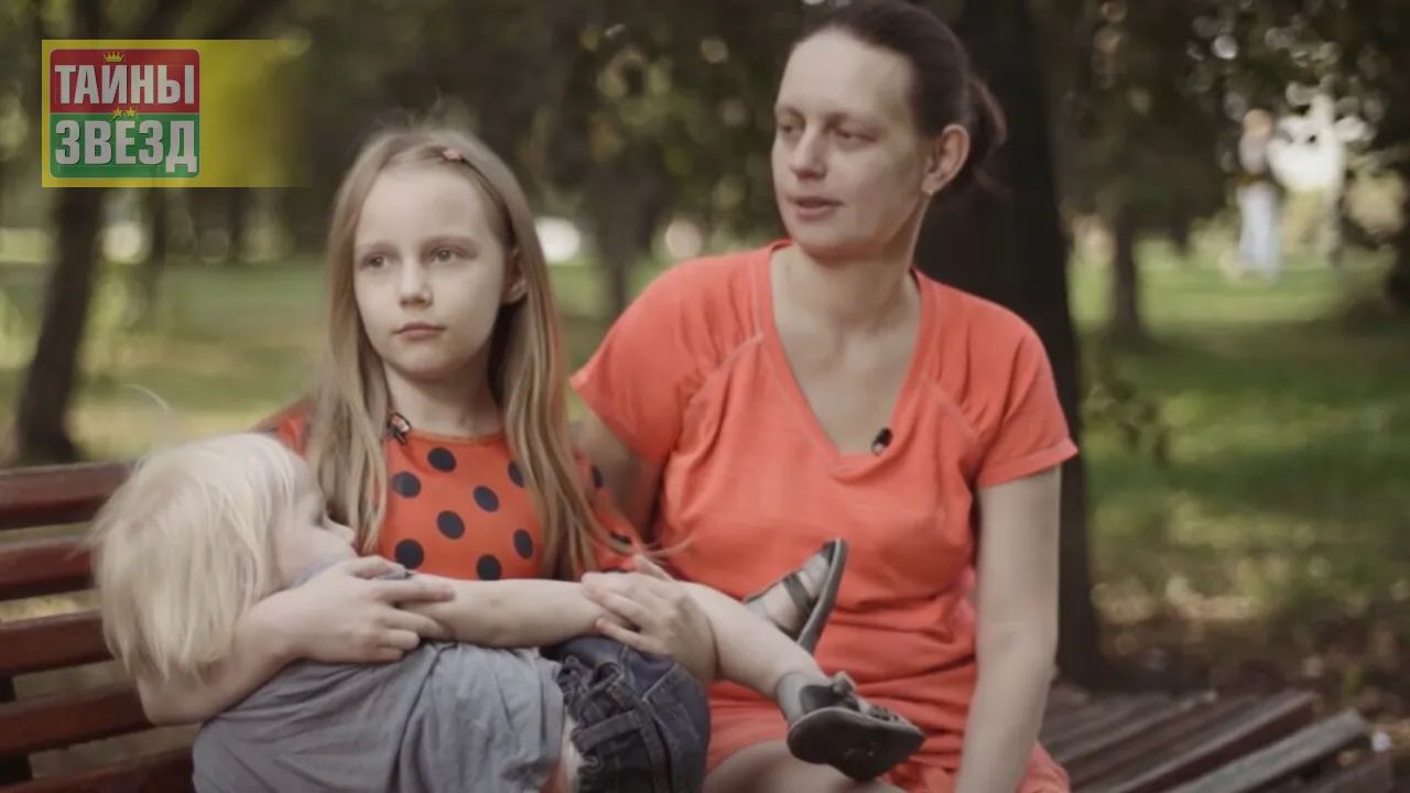 Алиса Теплякова с братом и мамой