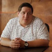 Роман Попов