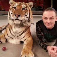 Аскольд Запашный (справа)