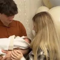 Макар Игнатов и Саша Трусова с сыном