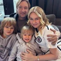 Евгений Плющенко, Яна Рудковская и их дети