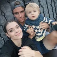 Аделина Сотникова с мужем и сыном