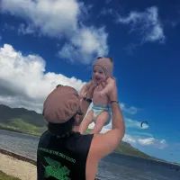 Илья Глинников со своим ребенком