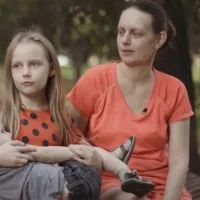 Алиса Теплякова с братом и мамой