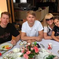 Дени Байсаров в центре