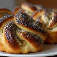 Маковые булочки