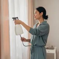 Шторы, пульверизатор