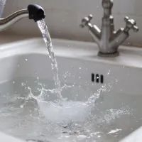 Вода в раковине