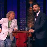 Александр Олейников (слева)