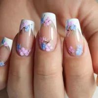 Французский цветочный маникюр