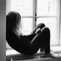 Грустная девушка