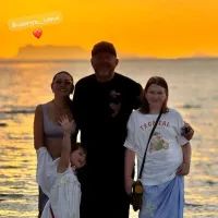 Константин Ивлев с женой и дочерьми