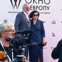 Андрей Ургант с женой Еленой