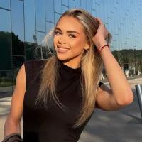 Анна Попова